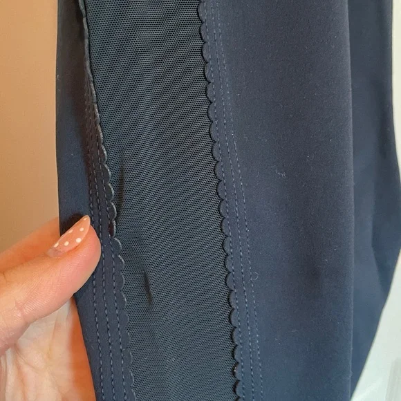 Lululemon Adore Your Core (28”) in Nocturnal Teal, Size 4 - Picture 5 of 9